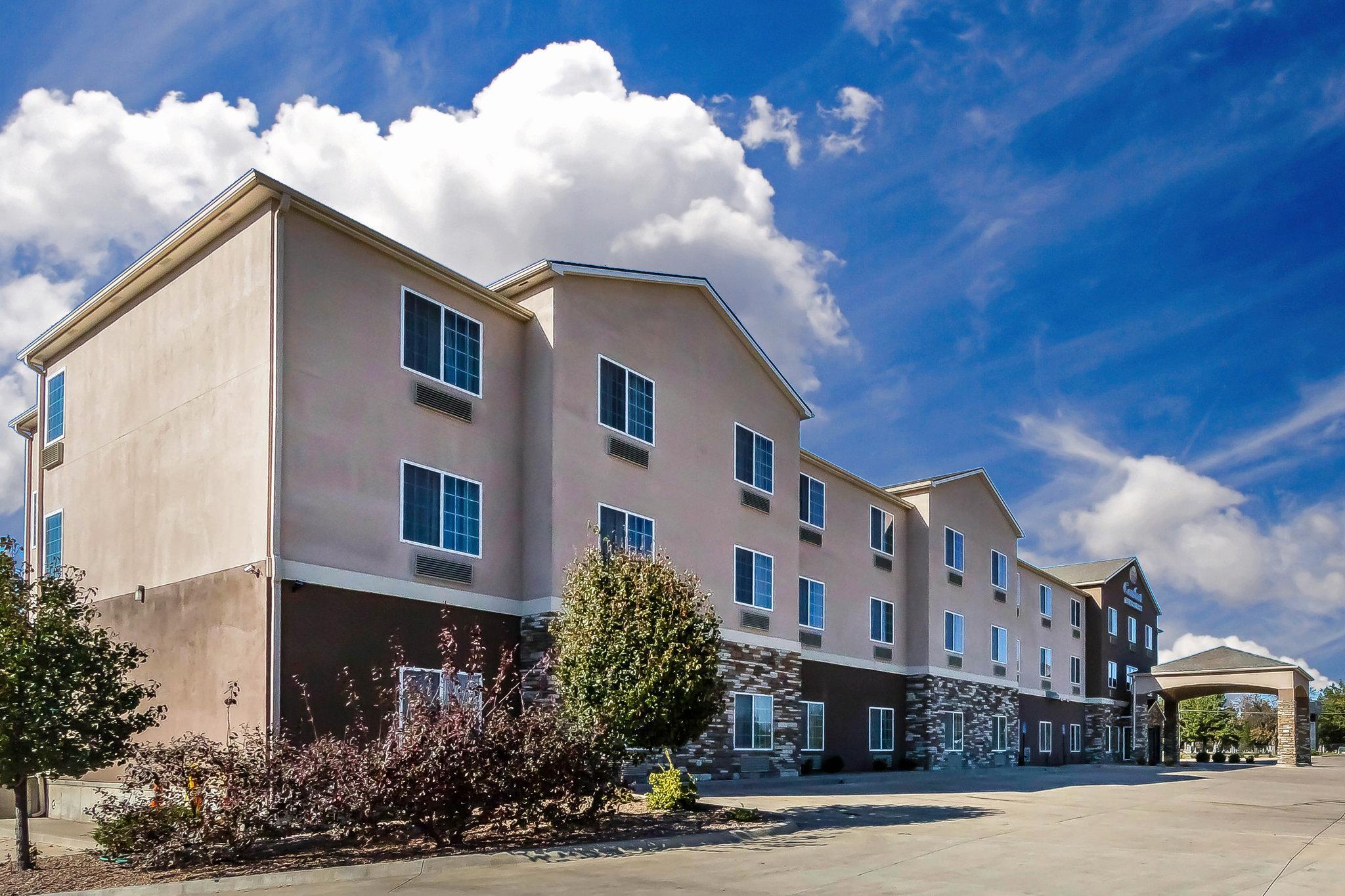 Comfort Inn & Suites Near Bethel College Newton Buitenkant foto