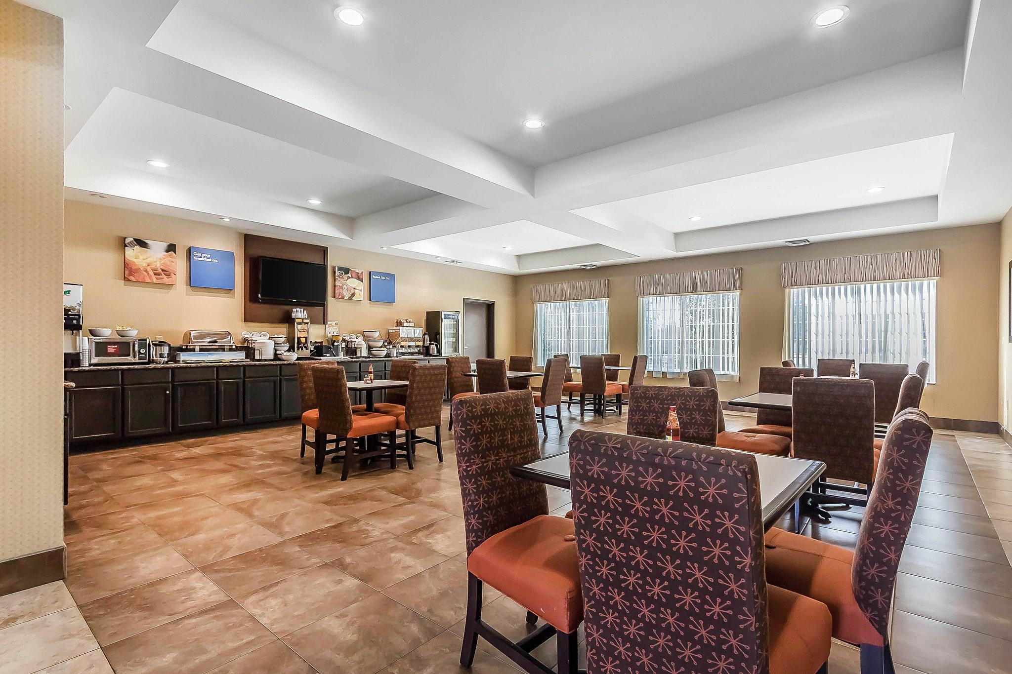 Comfort Inn & Suites Near Bethel College Newton Buitenkant foto