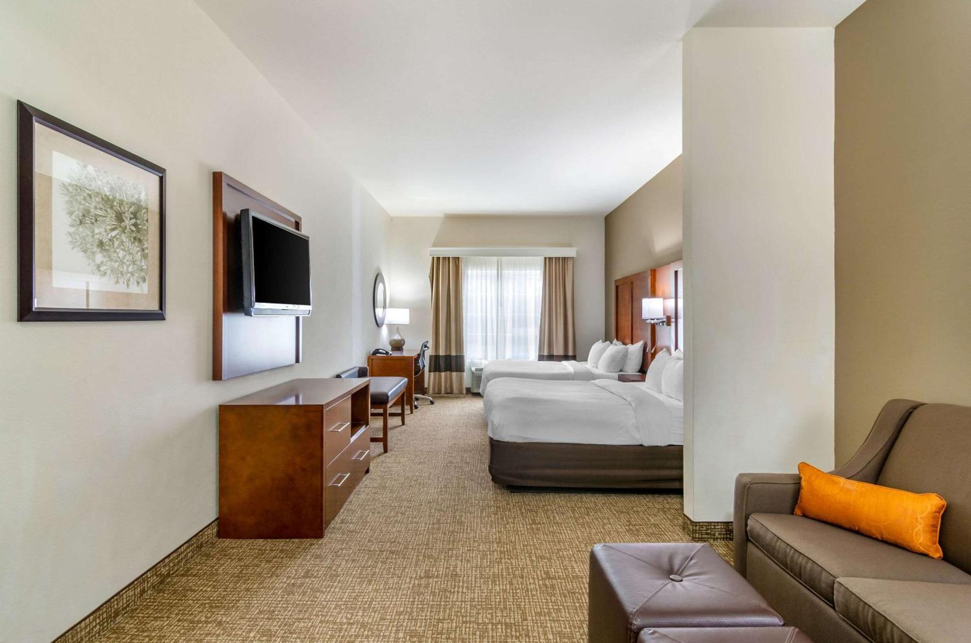 Comfort Inn & Suites Near Bethel College Newton Buitenkant foto