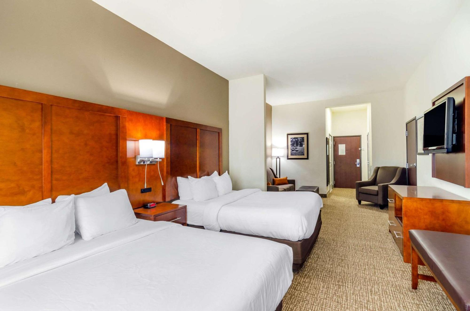 Comfort Inn & Suites Near Bethel College Newton Buitenkant foto