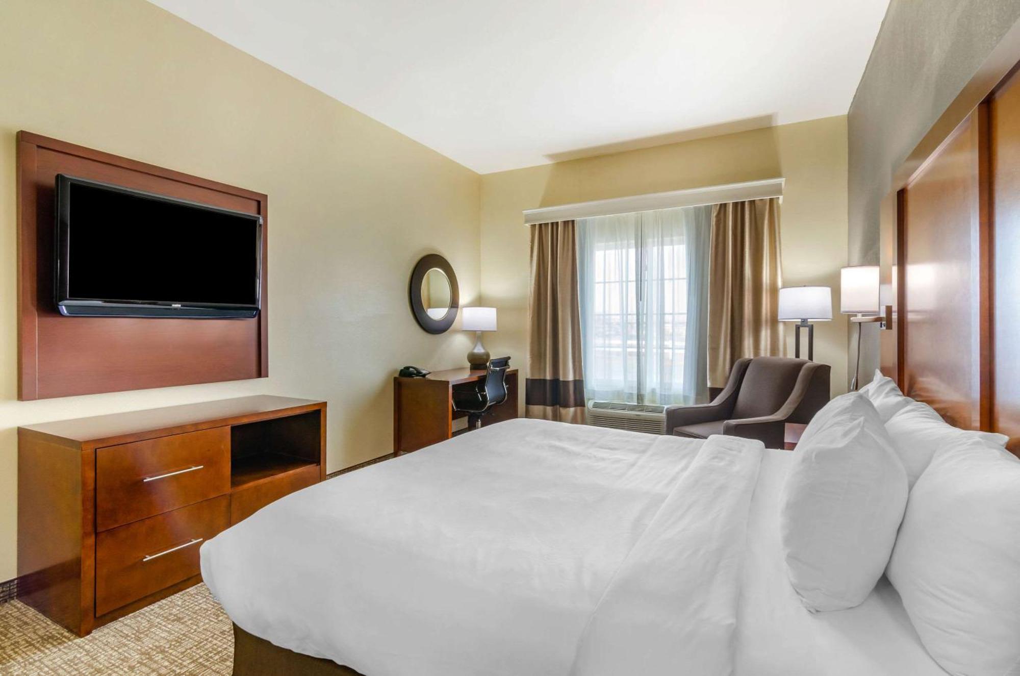 Comfort Inn & Suites Near Bethel College Newton Buitenkant foto