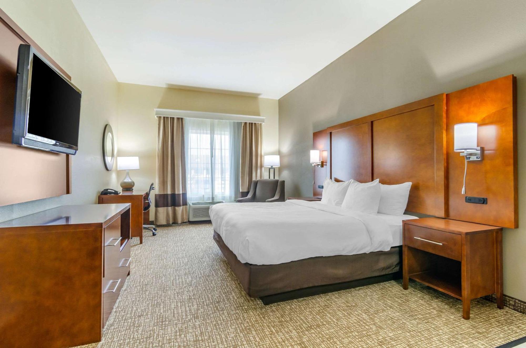 Comfort Inn & Suites Near Bethel College Newton Buitenkant foto