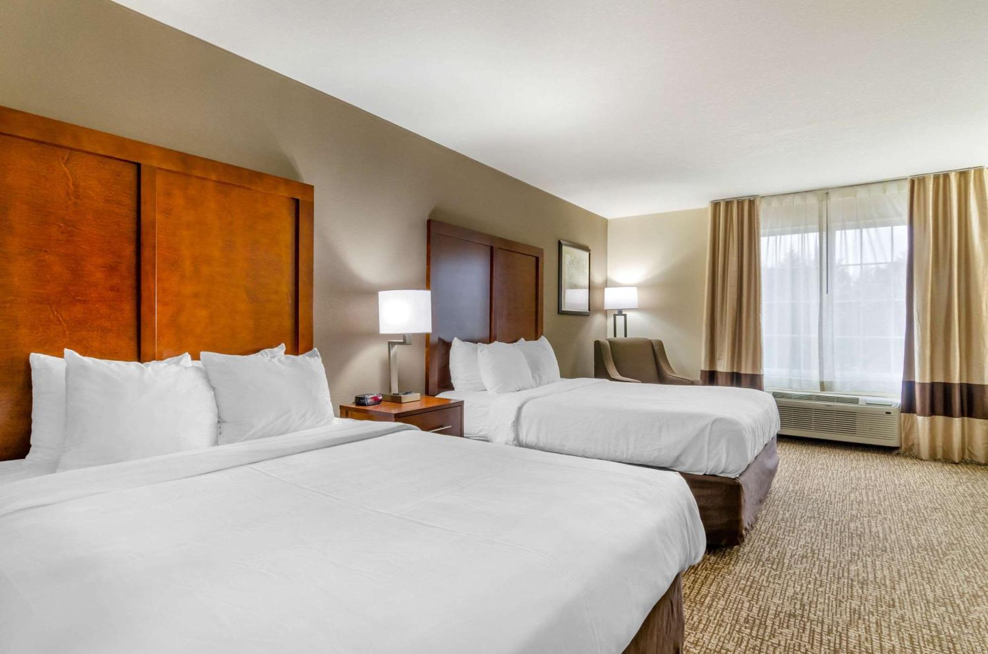 Comfort Inn & Suites Near Bethel College Newton Buitenkant foto